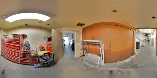 Used Car Dealer «Luxury Motors Online», reviews and photos, 1020 SE Market St, Portland, OR 97214, USA