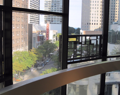 Department Store «Barneys New York, Chicago», reviews and photos, 15 E Oak St, Chicago, IL 60611, USA