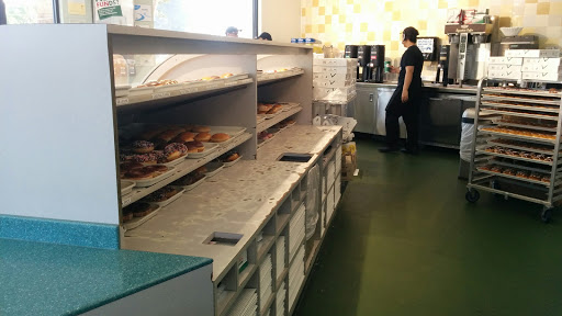 Bakery «Krispy Kreme Doughnuts», reviews and photos, 2146 Leghorn St, Mountain View, CA 94043, USA