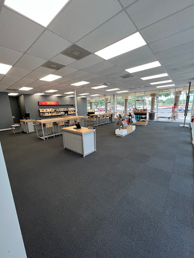 Cell Phone Store «GoWireless Verizon Authorized Retailer», reviews and photos, 1985 FL-60, Valrico, FL 33594, USA