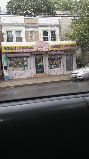 Deli «Martinez Grocery Store», reviews and photos, 664 Stuyvesant Ave, Trenton, NJ 08618, USA