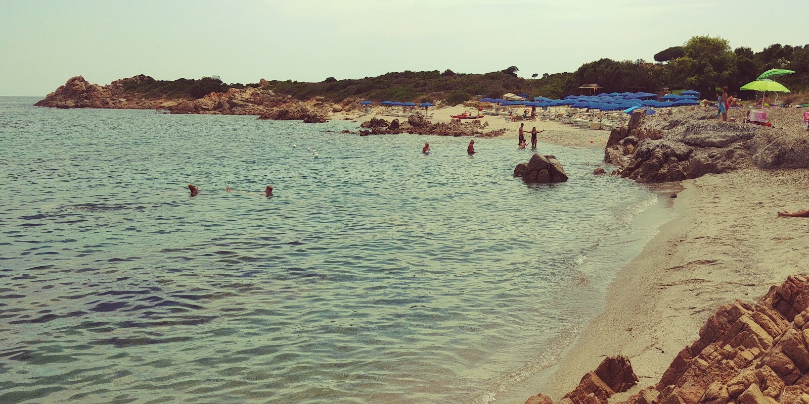 Foto di Caletta delle Lune Beach e l'insediamento