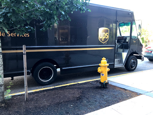 Shipping and Mailing Service «UPS Customer Center», reviews and photos, 4455 7th Ave S, Seattle, WA 98108, USA