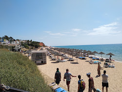Foto de Vale do Lobo rodeado por montanhas