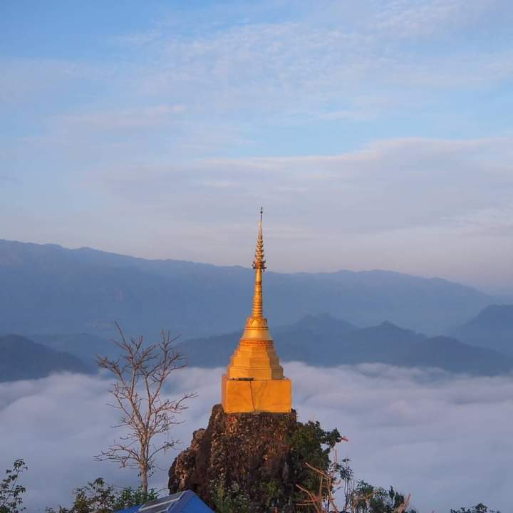 พระธาตุเจดีย์ดอยน้อยแสนสุข