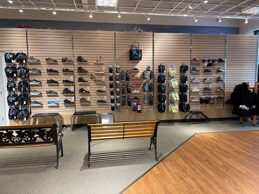 Sporting Goods Store «Peter Glenn Ski & Sports», reviews and photos, 5600 Roswell Rd, Atlanta, GA 30342, USA