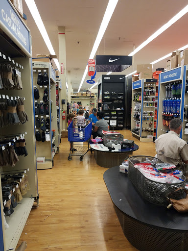 Sporting Goods Store «Academy Sports + Outdoors», reviews and photos, 1351 S Interstate Hwy 35, Round Rock, TX 78664, USA