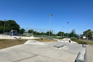 Skatepark und Calisthenics-Gerüst Rehberge Bernau image