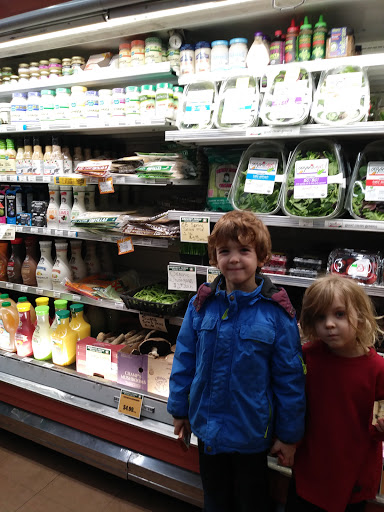 Grocery Store «Harvest Fresh Grocery & Deli», reviews and photos, 251 NE 3rd St, McMinnville, OR 97128, USA