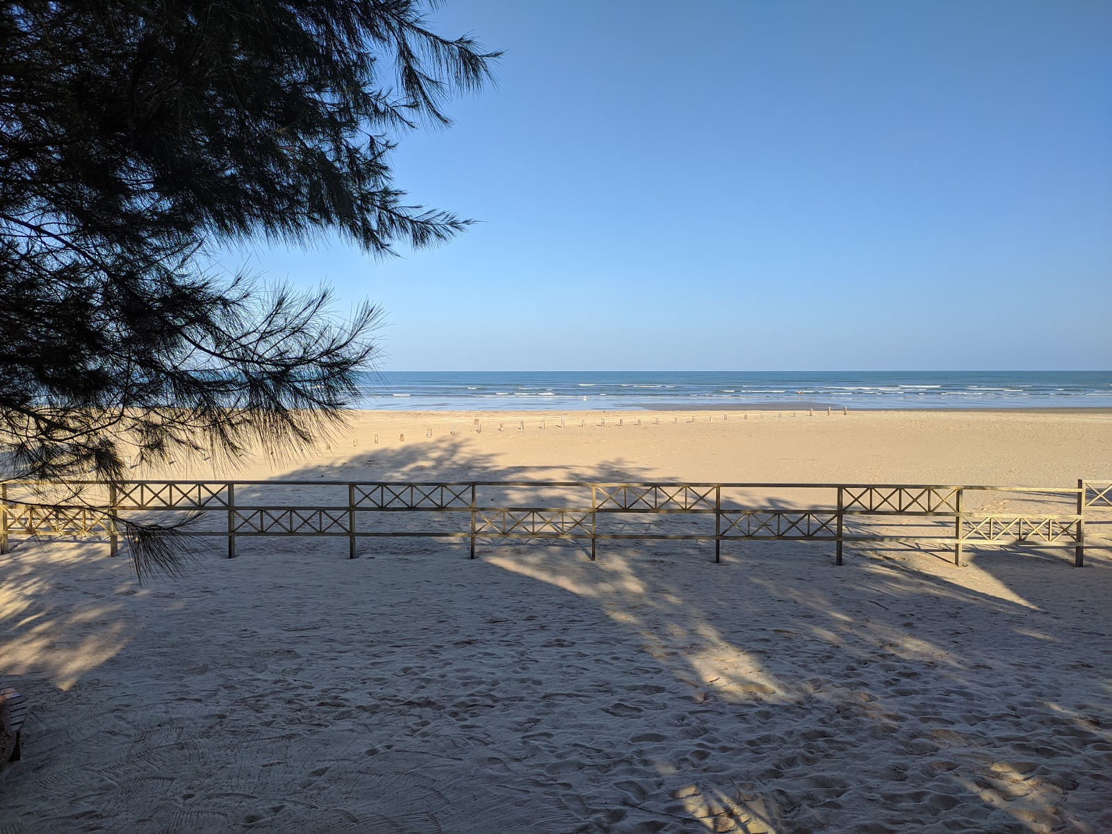 Foto van Praia das Caraubas met recht en lang