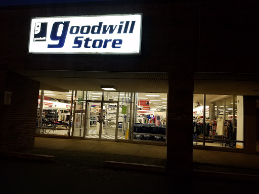 Thrift Store «Goodwill Store and Donation Center», reviews and photos, 2904 S University Ave, Little Rock, AR 72204, USA