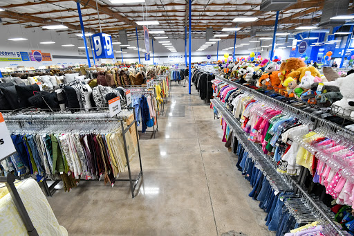 Thrift Store «32nd St & Thomas Goodwill Retail Store, Donation Center & Career Center», reviews and photos, 3130 E Thomas Rd, Phoenix, AZ 85016, USA