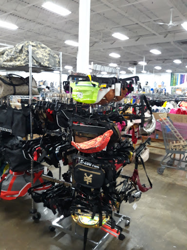 Uniform Store «Scrub Pro Uniforms & Alko Clothing Outlet», reviews and photos, 8801 Kelso Dr, Baltimore, MD 21221, USA