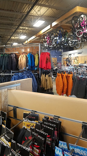 Camping Store «REI», reviews and photos, 1209 E Golf Rd, Schaumburg, IL 60173, USA