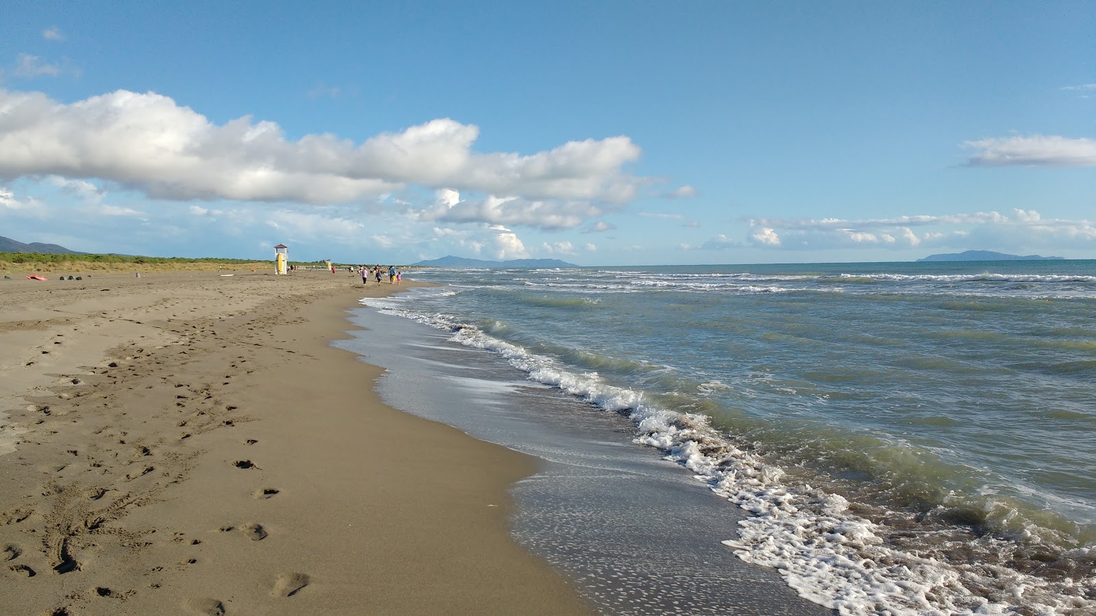 Φωτογραφία του Marina di Grosseto II με καφέ άμμος επιφάνεια