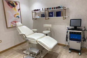 Cabinet Dr Sabah Bazouti Dermatologie Médecine Esthétique et Laser image
