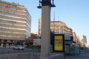 Tótem Histórico Metro Cuatro Caminos image