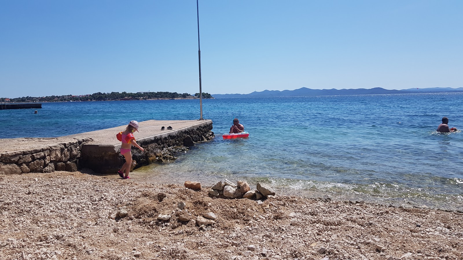 Foto von Donje Petrcane beach und die siedlung