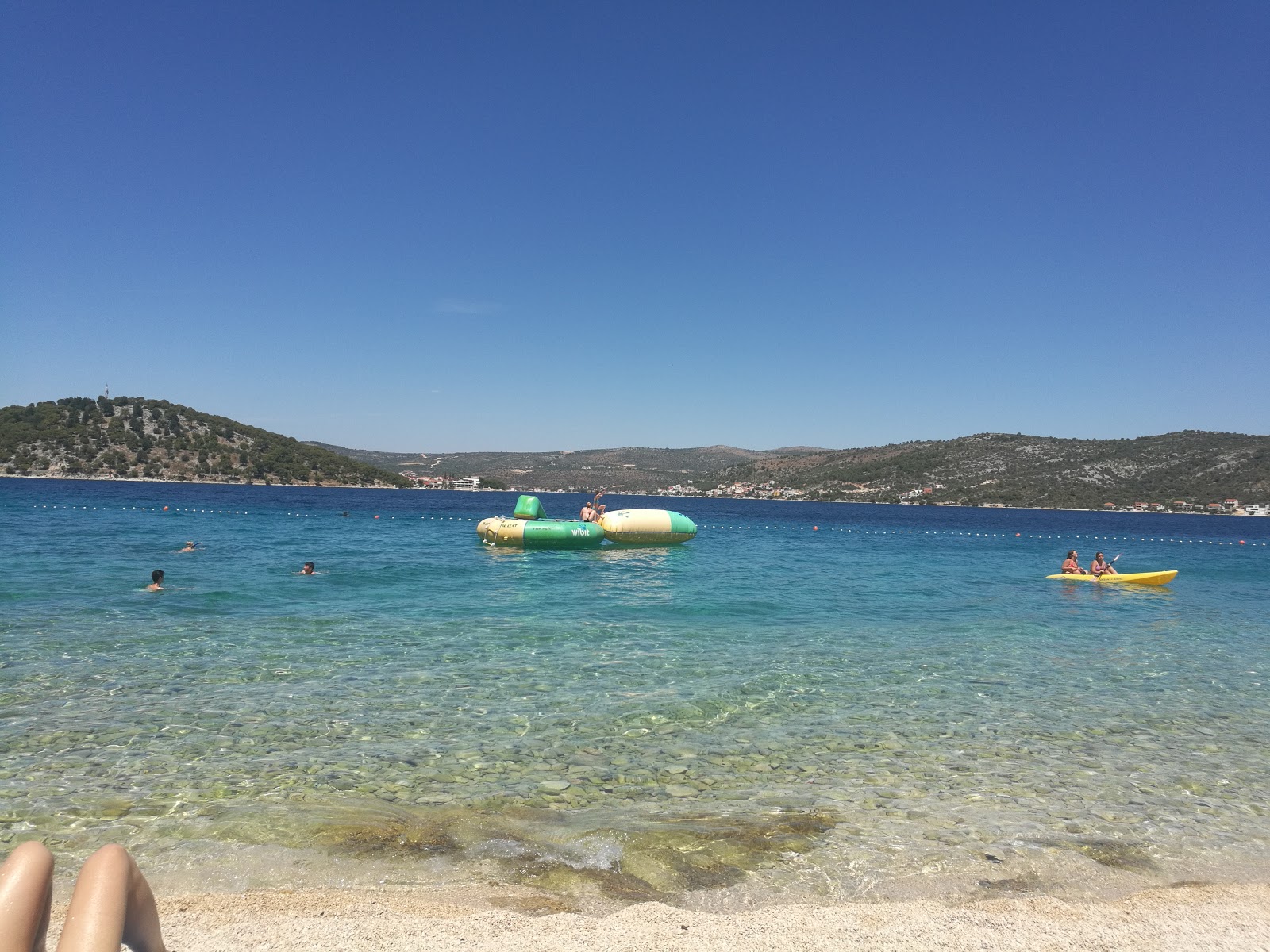 Foto af Varos beach og bosættelsen