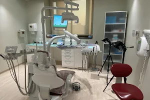 مركز الخدمات الخاصة بمستشفى طب الاسنان الجامعي image