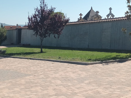 TANATORIO Y CEMENTERIO MUNICIPAL BUITRAGO DEL LOZOYA. en Madrid