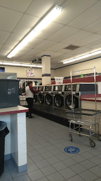 Blue Kangaroo Coin Laundry - Photo 2 - Car repair in Elgin, IL, Aurora
