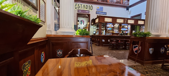 Opiniones de Estadio F. C., Restaurant - Bar en Lima - Campo de fútbol