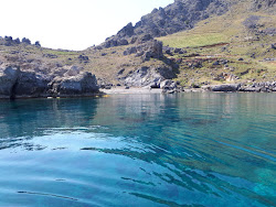Stavri beach'in fotoğrafı birden fazla küçük koy ile birlikte