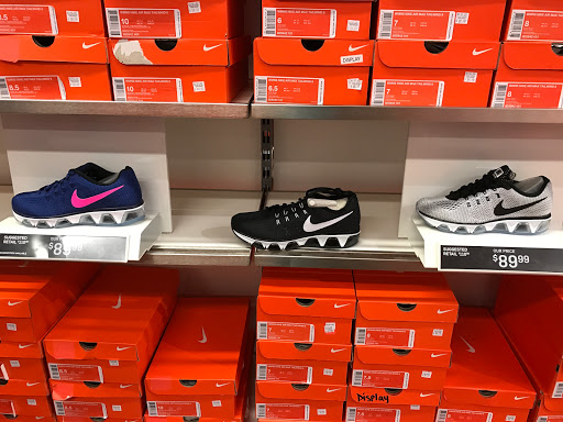 Clothing Store «Nike Factory Store», reviews and photos, 167 Opry Mills Dr, Nashville, TN 37214, USA