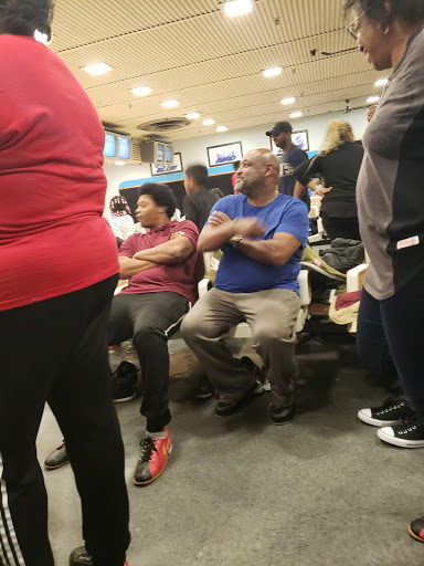 Bowling Alley «Bluebird Lanes», reviews and photos, 3900 W Columbus Ave, Chicago, IL 60652, USA