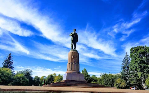 MI Kalinin Monument image