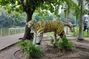 Animal statues image