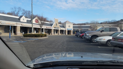 Shopping Mall «Southbury Plaza Shopping Center», reviews and photos, 100 Main St N, Southbury, CT 06488, USA