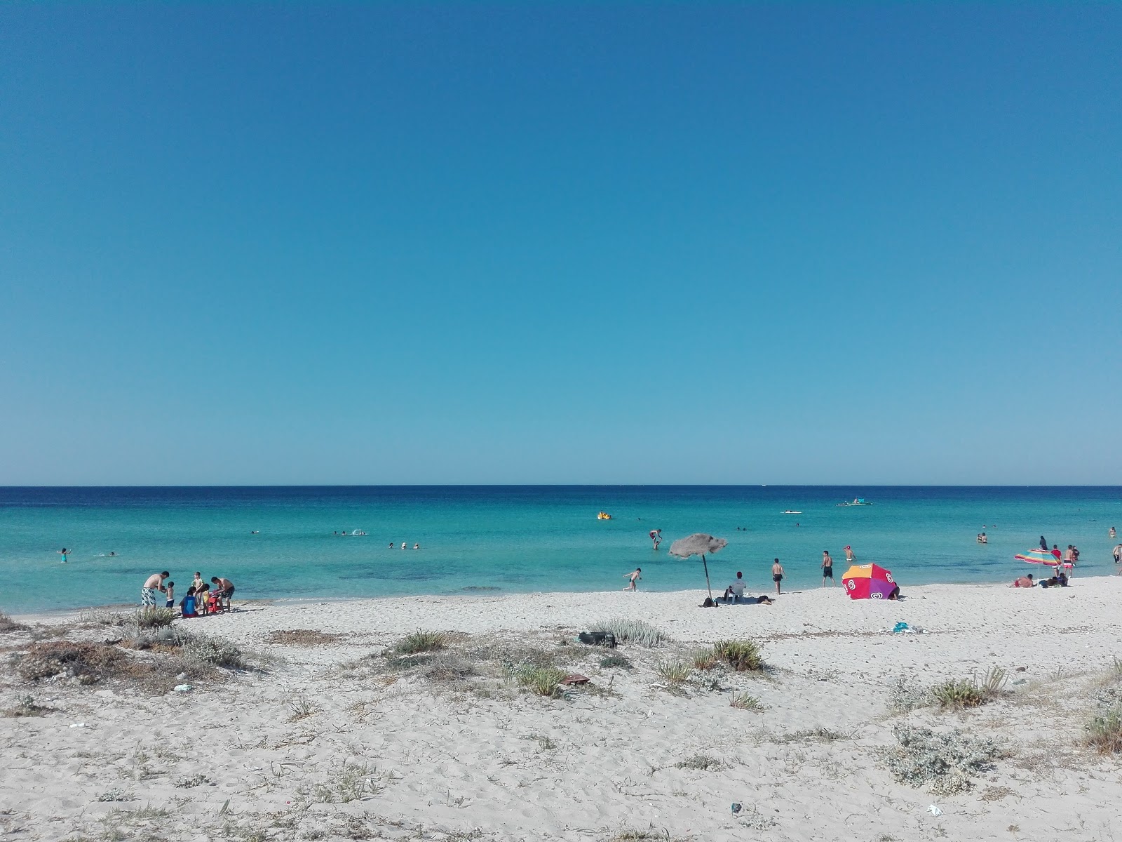 Foto von Plage SIR mit weißer sand Oberfläche