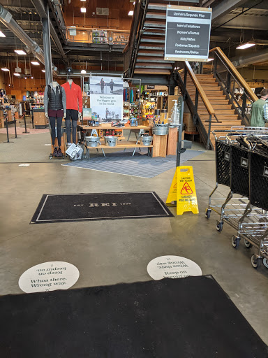 Camping Store «REI», reviews and photos, 22 Chapel View Blvd, Cranston, RI 02920, USA