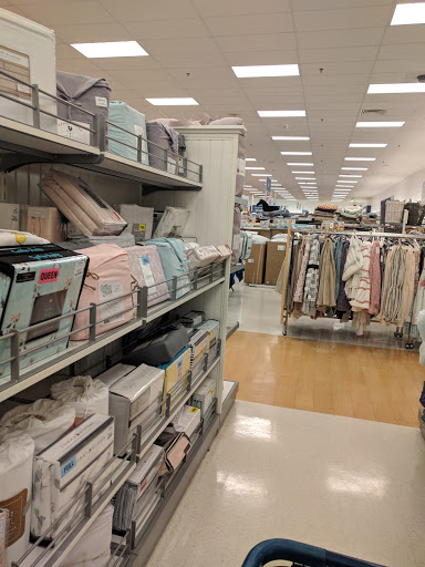 Shopping Mall «Stadium Plaza Shopping Center», reviews and photos, 10 Main St, Tewksbury, MA 01876, USA