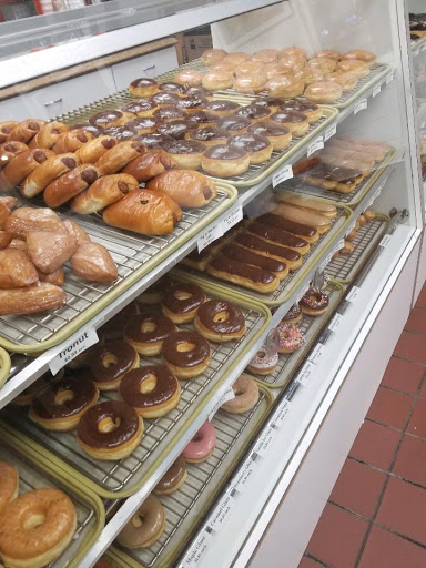Donut Shop «Clifton Donut Shop», reviews and photos, 2317 Brownsboro Rd, Louisville, KY 40206, USA