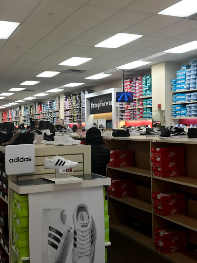 Shoe Store «Famous Footwear», reviews and photos, 40-24 College Point Blvd, Flushing, NY 11354, USA
