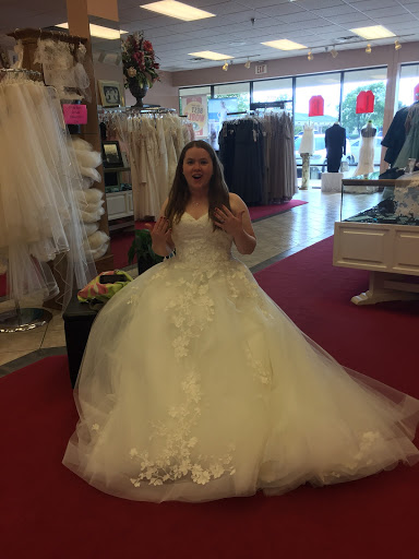 Bridal Shop «Facchianos Bridal and Formal Attire», reviews and photos, 4910 W Kenosha St, Broken Arrow, OK 74012, USA