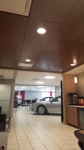 Car Dealer «LaFontaine Toyota», reviews and photos, 2027 S Telegraph Rd, Dearborn, MI 48124, USA