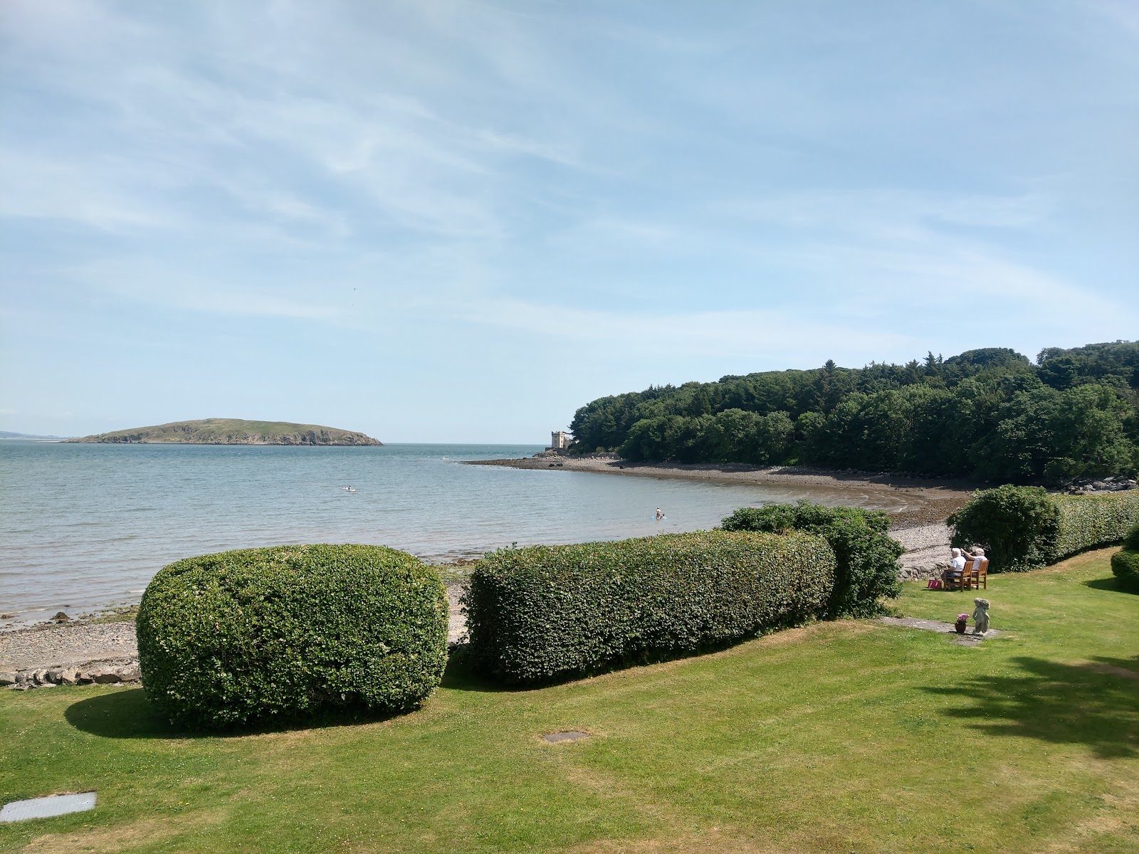 Foto von Balcary Bay Beach - beliebter Ort unter Entspannungskennern