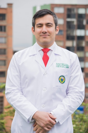 Ortopedista Cadera y Rodilla / Dr. Josué Calderón Gamba