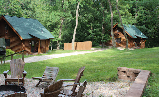 Cabin Rental Agency «Grumpsters Log Cabins», reviews and photos, 535 Ash St, McGregor, IA 52157, USA