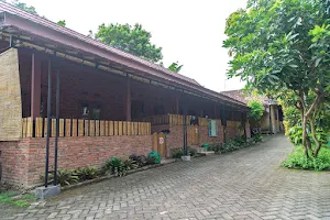 Kampoeng Osing Guest House Syariah & Resto image