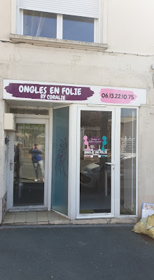 Ongles en folie by coralie à La Roche-sur-Yon