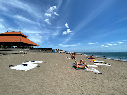Fotografie cu Plaja Canggu cu o linie de coastă dreaptă