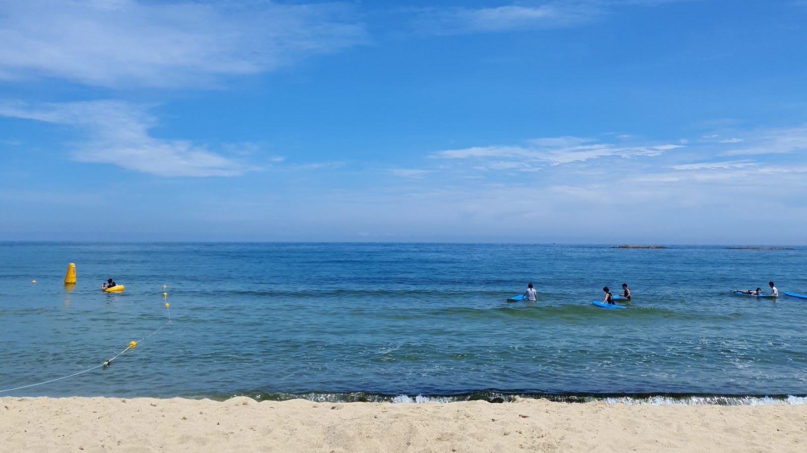 Valokuva Baekdo Beachista. mukavuudet alueella