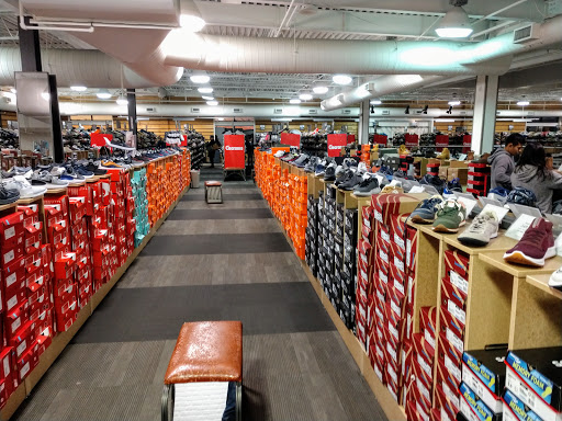 Shoe Store «DSW Designer Shoe Warehouse», reviews and photos, 60 NJ-17, Paramus, NJ 07652, USA