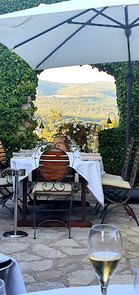 Atmosphère du Restaurant Auberge du Vieux Château à Cabris - n°13