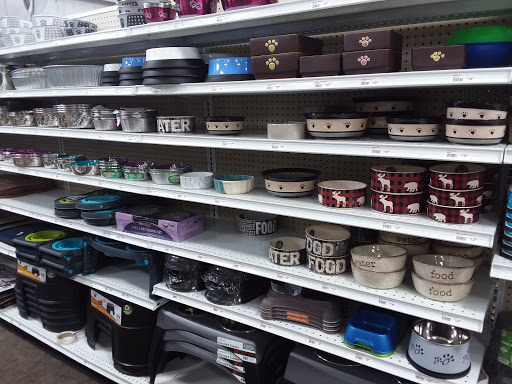 Pet Supply Store «Mounds Pet Food Warehouse», reviews and photos, 2110 S Stoughton Rd, Madison, WI 53716, USA